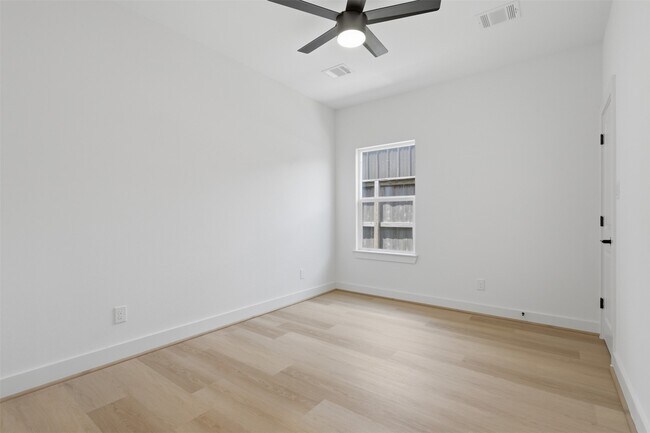 Building Photo - 5921 Mountwood St