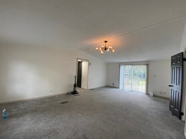 Building Photo - 25079 Snyder St