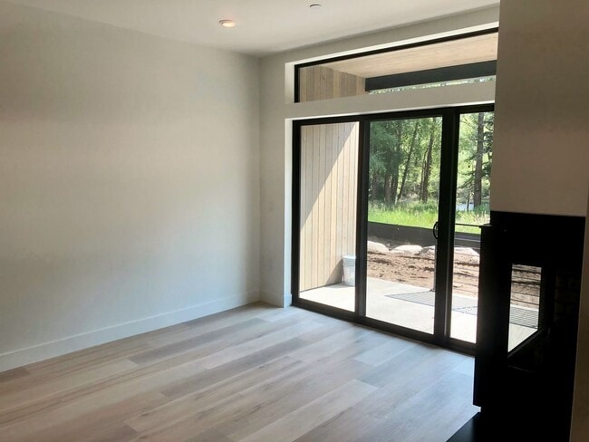 Building Photo - Long Term Rental- River West 914