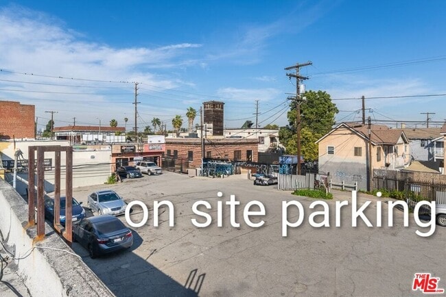 Building Photo - 256 W Florence Ave