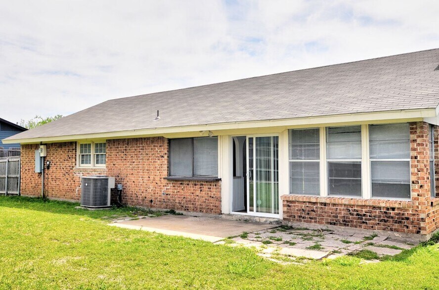 Building Photo - 2017 Shenandoah Dr