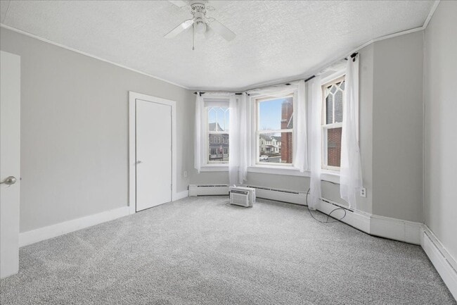 Building Photo - Spacious Victorian, over 2400 sq ft