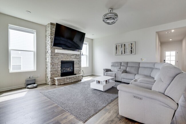 Building Photo - 945 Pleasant Ridge Run