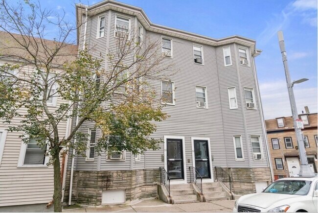 Building Photo - 53 White St