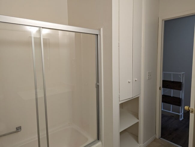 Building Photo - End unit 2 bedroom - Small Pets OK