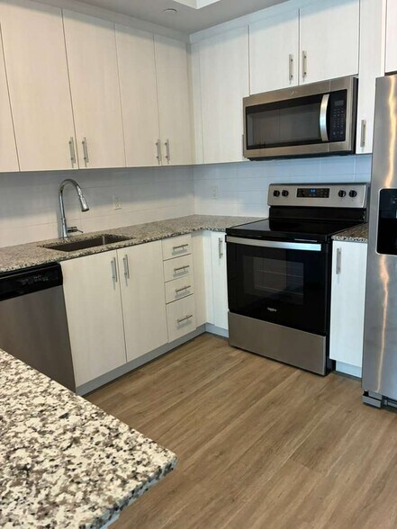 Building Photo - 1475 W 31st St