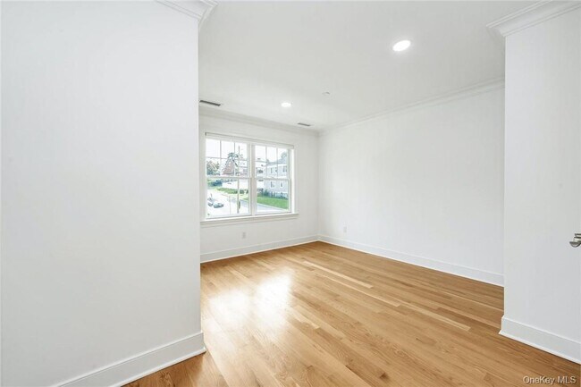 Building Photo - 233 Lincoln Ave