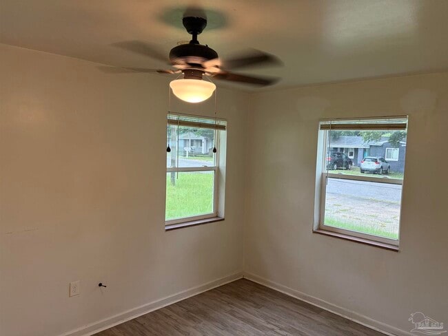 Building Photo - 107 Holmes Dr