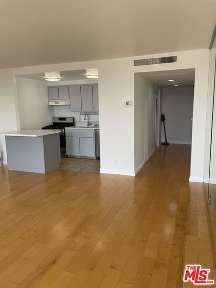 Building Photo - 800 W 1st St