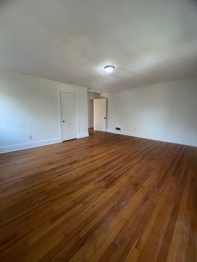 Building Photo - Spacious 4-Bedroom Brick Home with Hardwood Floors and Walk-In Closet