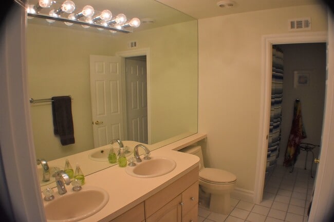 Building Photo - Resort Living in Mission Viejo! Beautiful,...