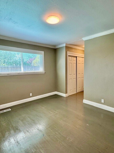 Building Photo - 5554 Indiana Dr