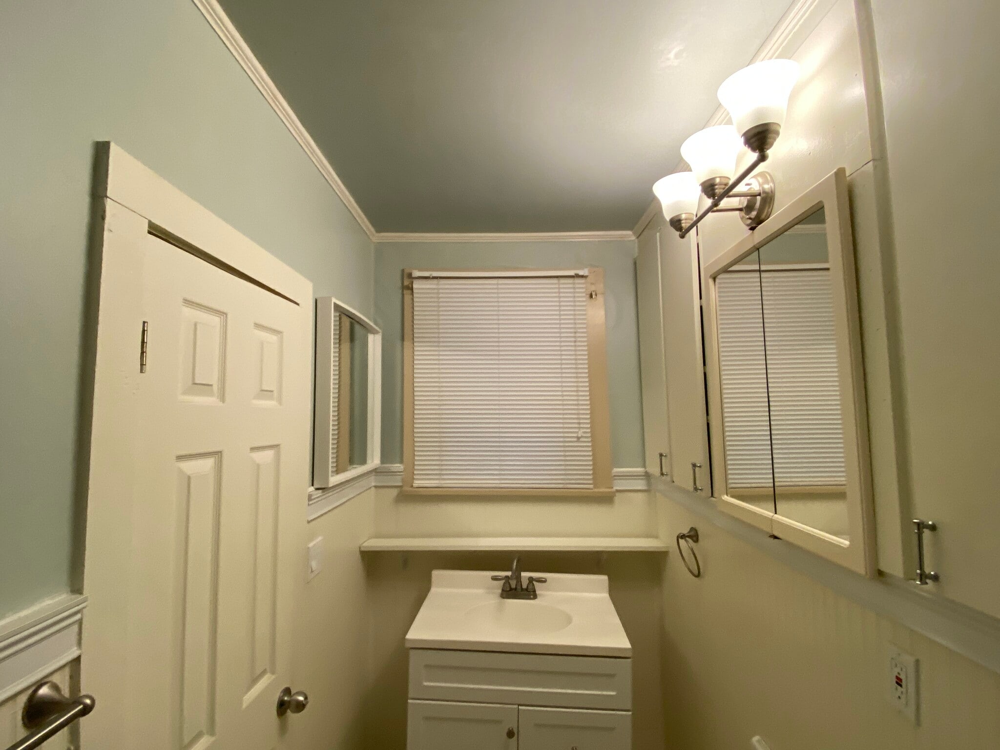 Bathroom - 526 N 9th St