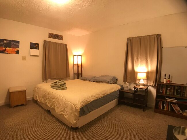 Building Photo - 1734 Olive St