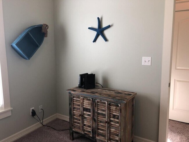 Building Photo - 104 Sailhouse