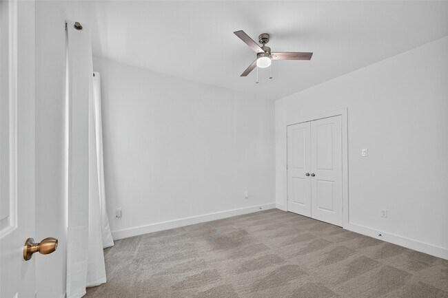 Building Photo - 1806 Schweikhardt St