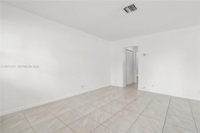 Building Photo - 856 SW 10th St