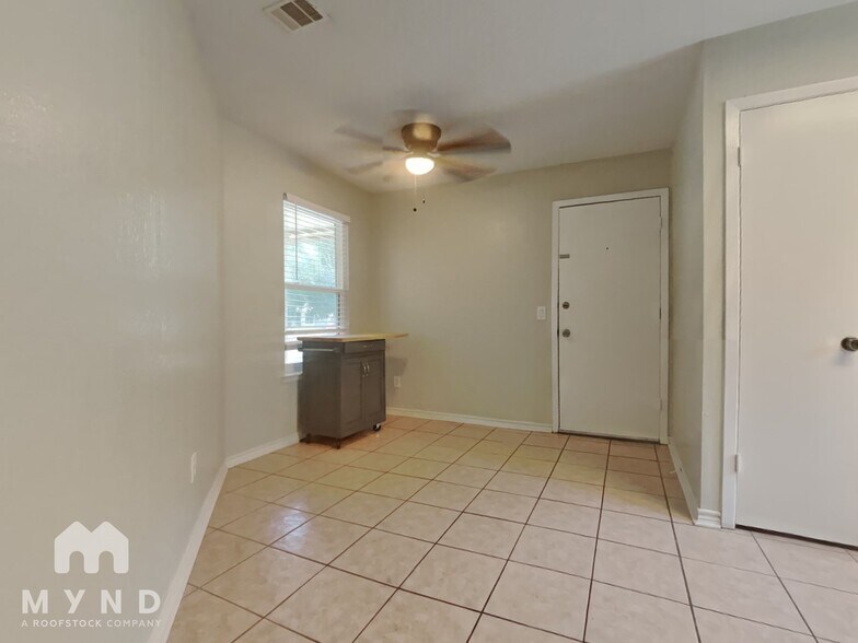 Building Photo - 9716 Meadowheath Dr