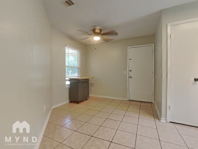 Building Photo - 9716 Meadowheath Dr