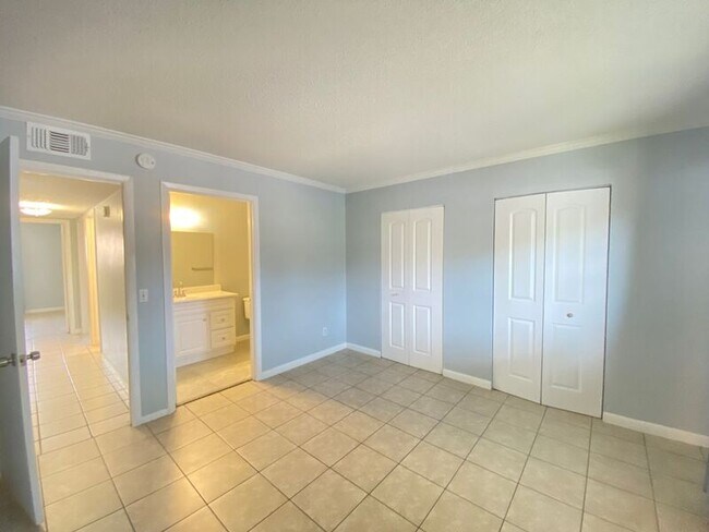 Building Photo - 605 Northlake Blvd
