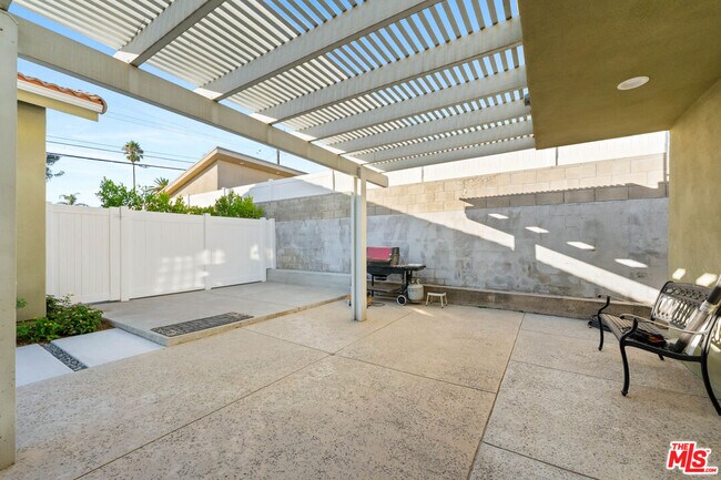 Building Photo - 807 E Orange Grove Ave