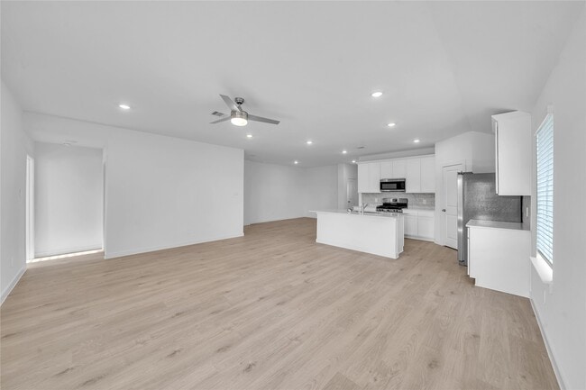 Building Photo - 30715 Wicklow Gdns Dr