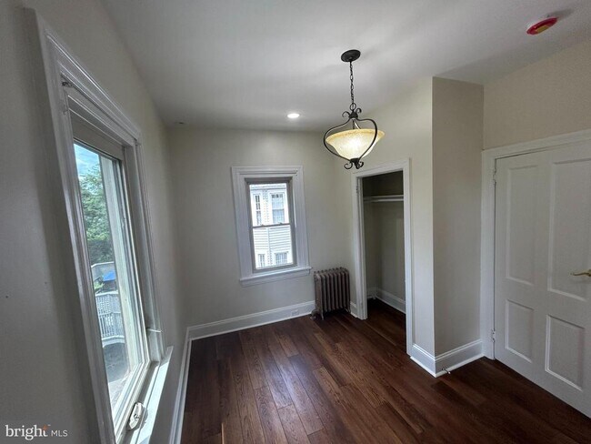 Building Photo - 212 Forrest Ave