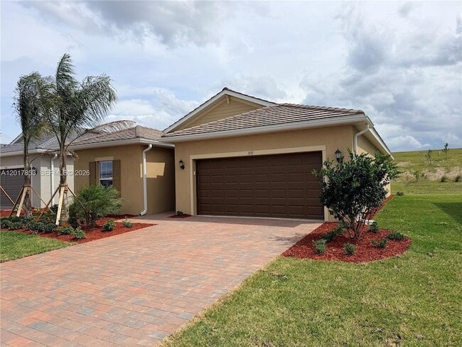 Building Photo - 3917 Passion Vine Dr
