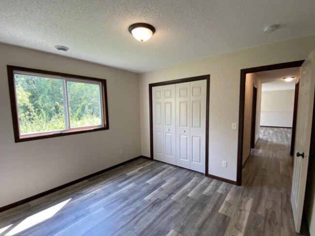 Building Photo - 2339 8th Ln SE