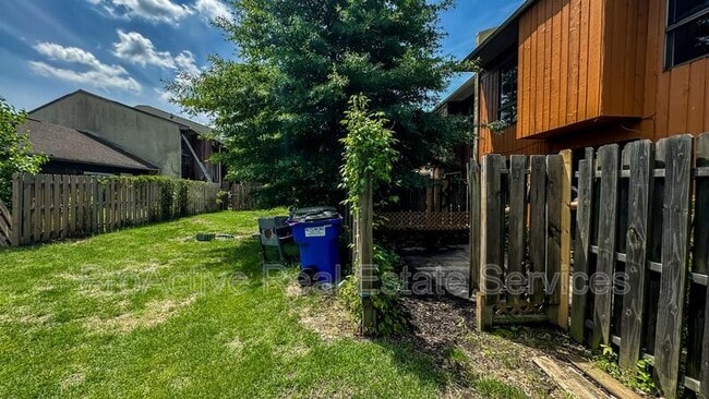 Building Photo - 1373 E Tanners Creek Dr