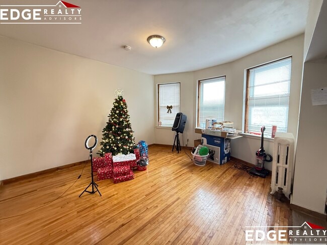 Building Photo - 160 Strathmore Rd