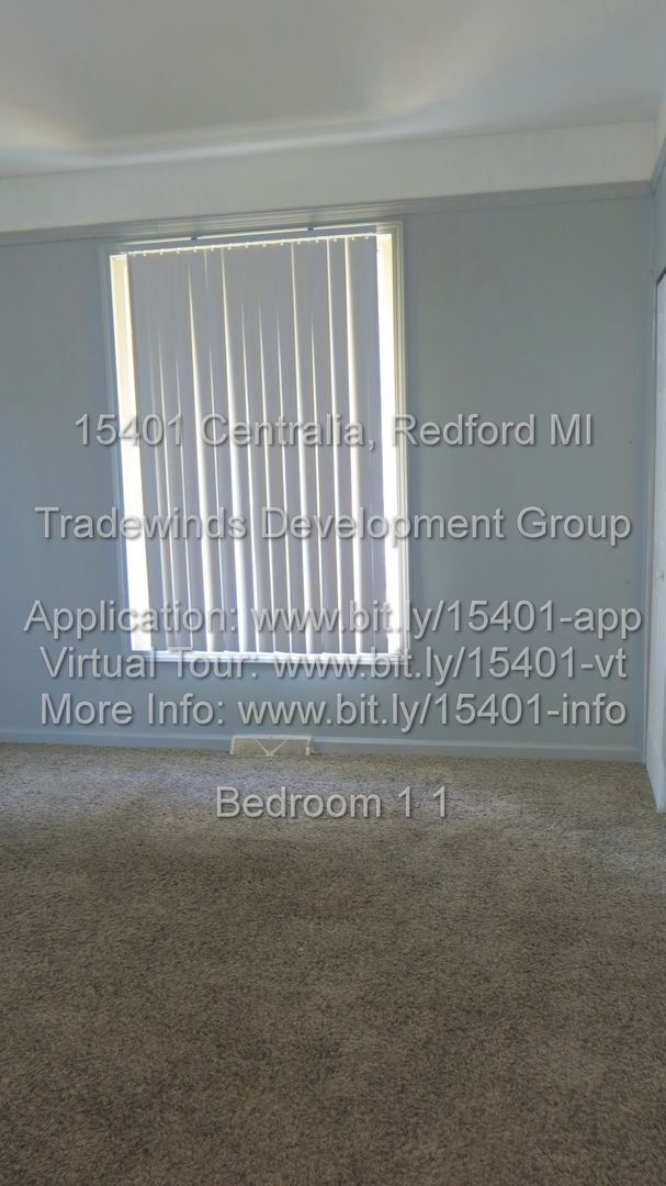 Building Photo - 15401 Centraila 4BR Home - New LVP Floors/Fresh Paint - Redford - 48239