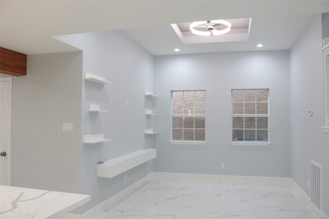 Building Photo - 10323 Bridgeland Ln