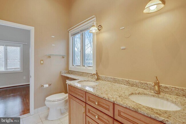 Building Photo - 9801 Clydesdale St