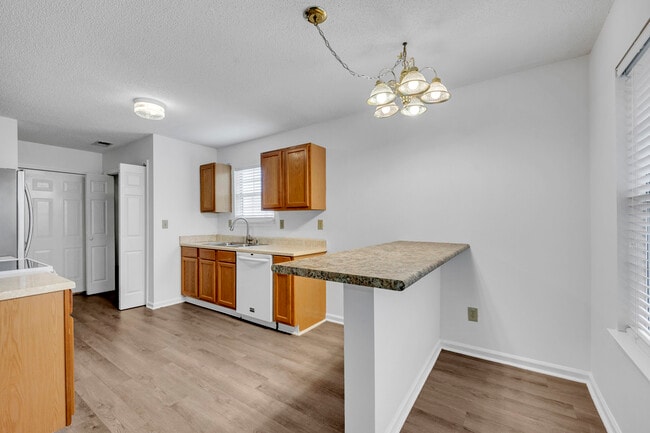 Building Photo - 6745 Lakes Edge Ln