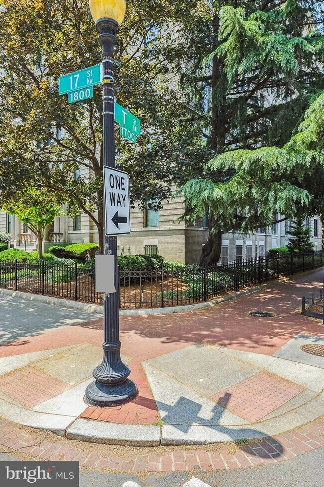 Building Photo - 1830 17th St NW