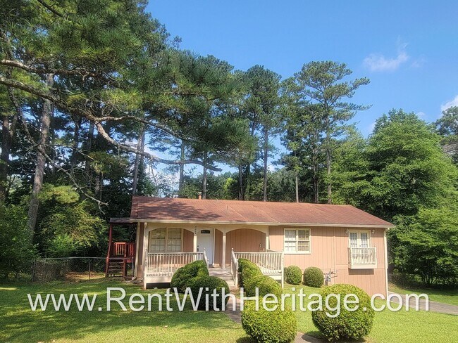 Building Photo - GREAT HOME / 3 BEDROOMS AND BONUS ROOM / GREAT LOCATION /  PRIVATE FENCED YARD