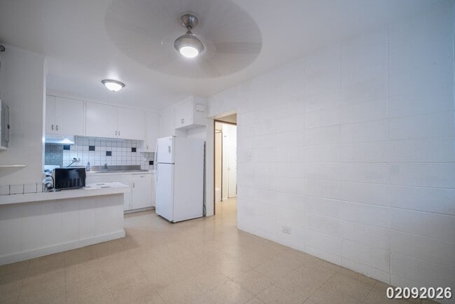 Building Photo - EXCELLENT Location near Waikiki, Alamoana, UH (Moiliili)