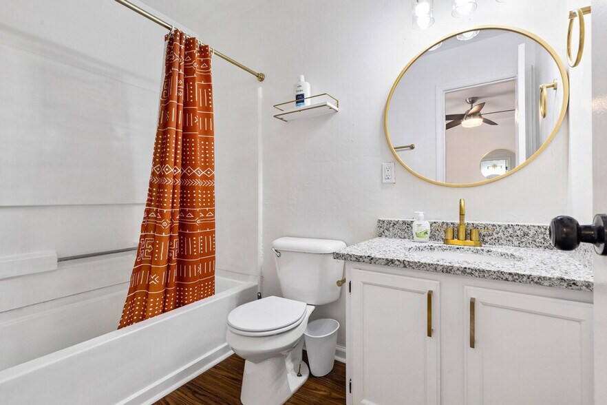 Building Photo - 1300 Nylic St