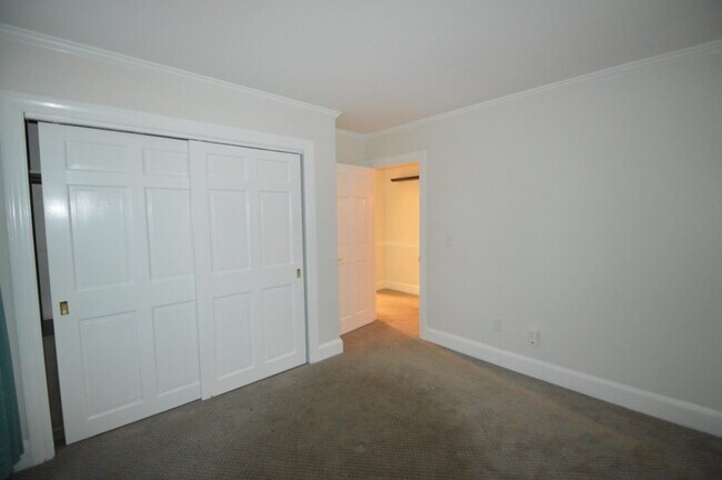 Building Photo - 468 Spring St