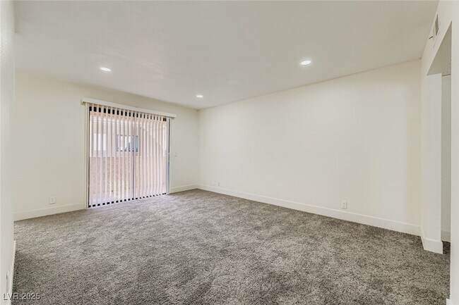 Building Photo - 3151 N Soaring Gulls Dr