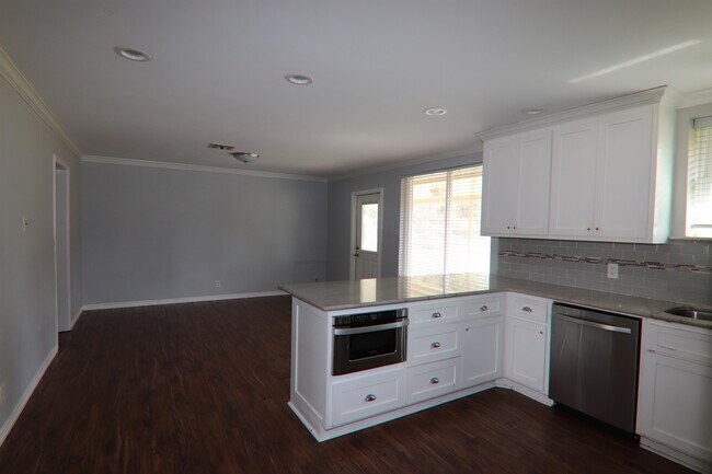 Building Photo - 13325 Blackgum St