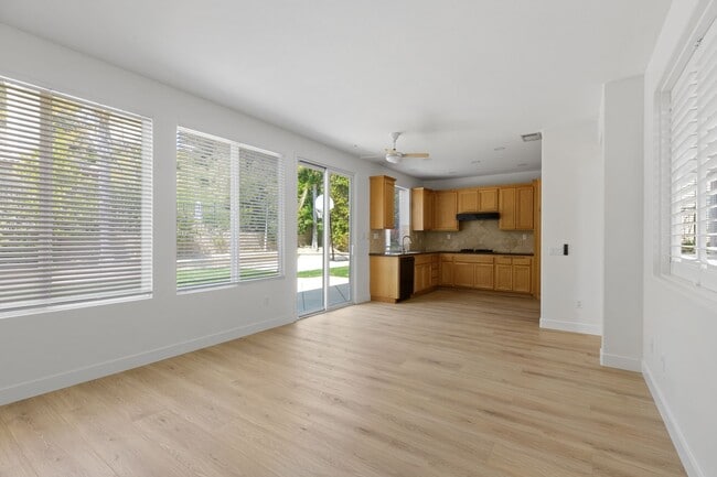 Building Photo - Gorgeous 3BD 2-Story Home in the Sorrento Community in Porter Ranch!
