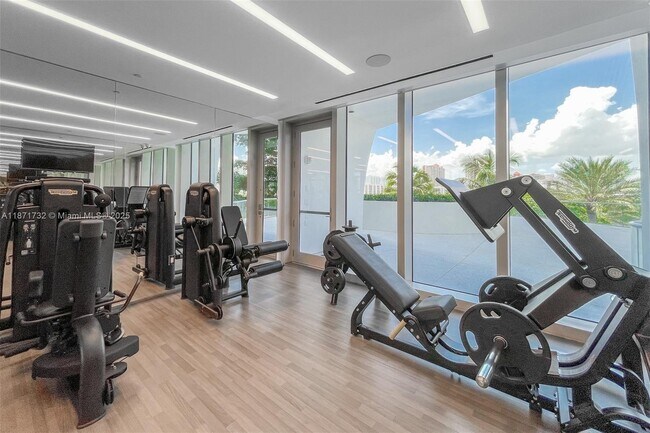 Building Photo - 16901 Collins Ave