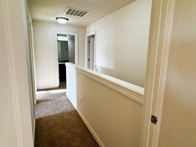Building Photo - Spacious 3-4 Bedroom Home with Low Mainten...