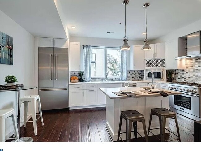 Building Photo - Stunning Modern Townhome in the Heart of Northern Liberties