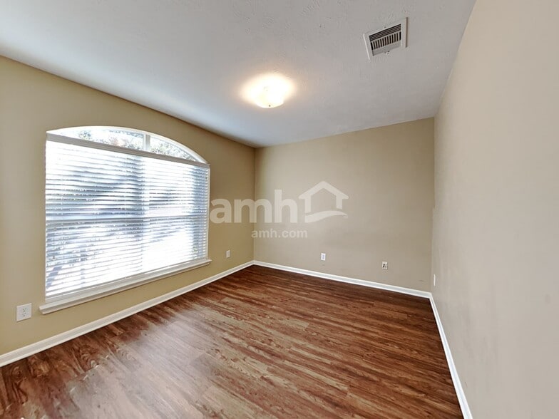 Building Photo - 12403 Fort Dupont Ln