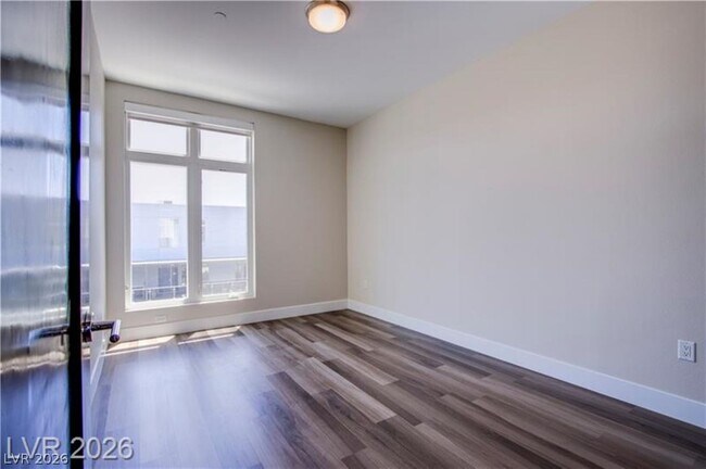 Building Photo - 8925 W Flamingo Rd
