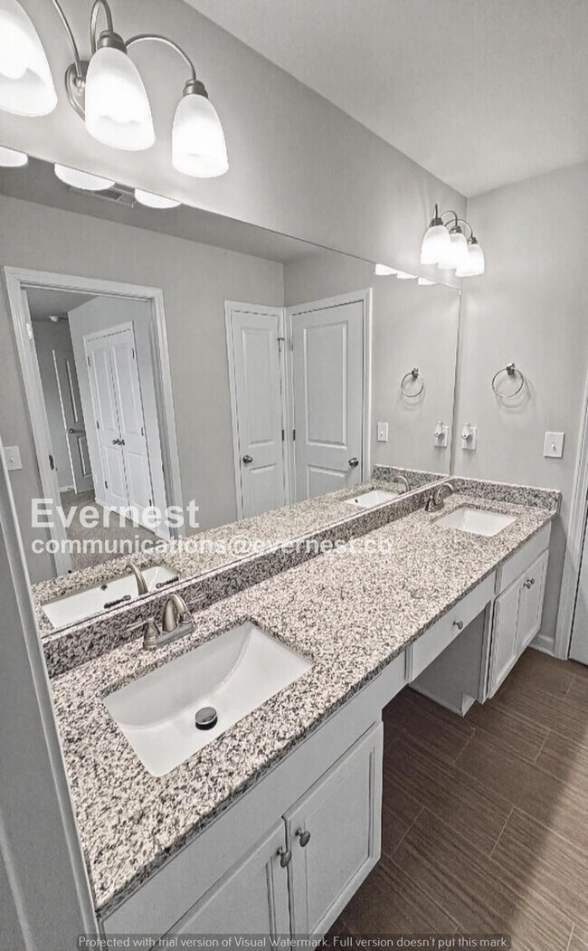 Building Photo - 3 Bed, 2.5 Bath Home with Garage / Pet-Friendly / Available Now!