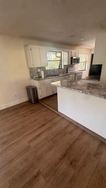 Building Photo - 10188 SW 53rd Ct